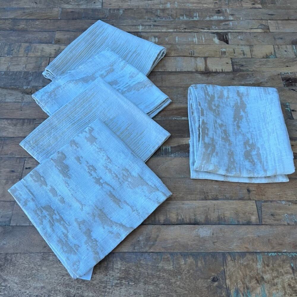 West Elm Napkin Set of 4 & Table Runner Bark Textured Jacquard Linen Blend
